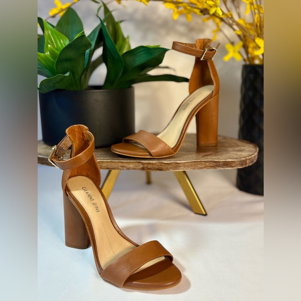 Gianni Bini Tan Block Heel Ankle Strap Sandals - Sz 5.5